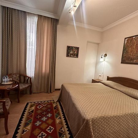 Hin Yerevantsi Hotel Exterior foto