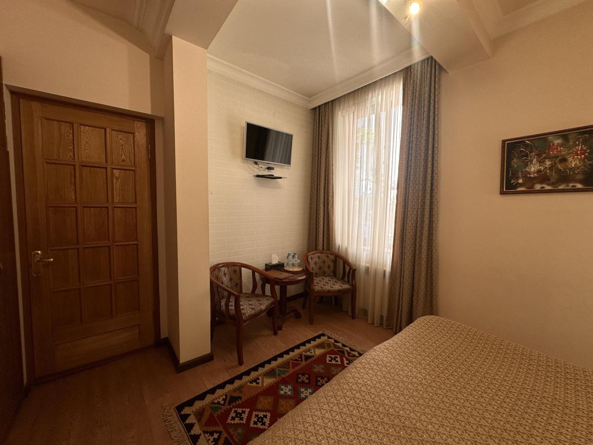 Hin Yerevantsi Hotel Exterior foto